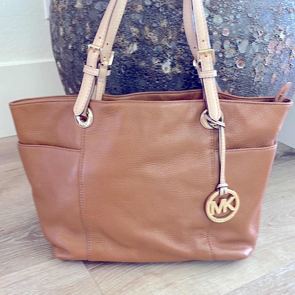 Michael Kors jet set medium Saffiano Leather Top zip tote bag